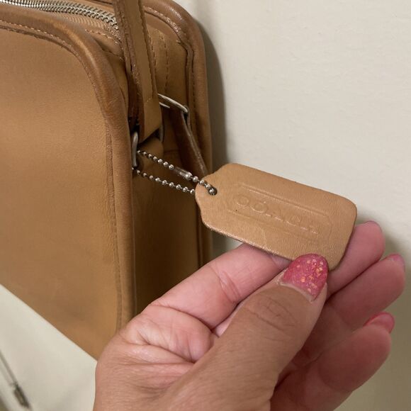 Vintage 90s Coach Sutton Bag 9814 Tan Light Brown Leather Shoulder Crossbody - Picture 5 of 15